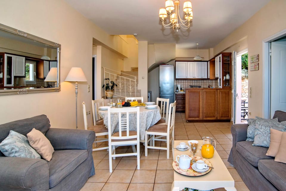 Open-plan kitchen/dining/living room