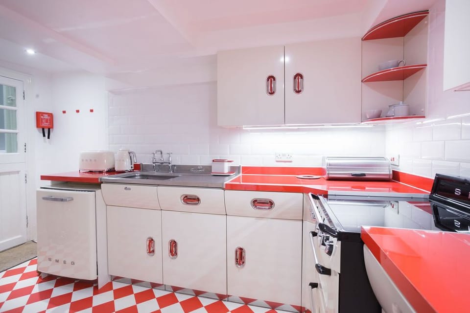 Original 1950s sink and taps.