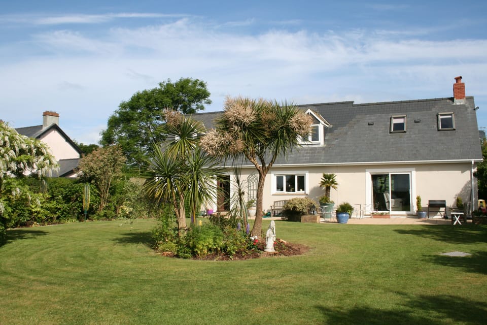 The view of the back of the house from the back garden