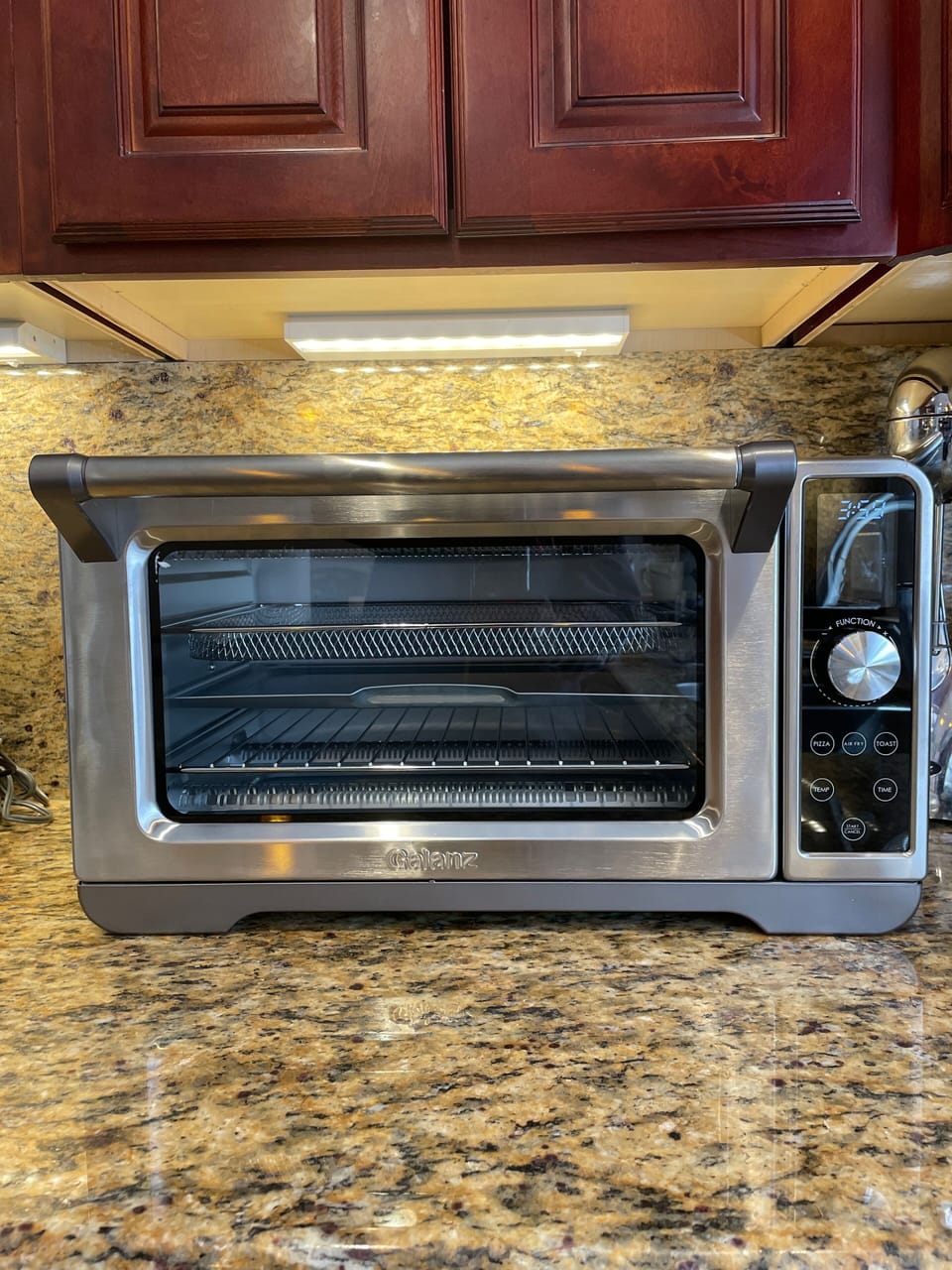 Air fryer toaster & oven. For guest who prefer not to use the microwave. 