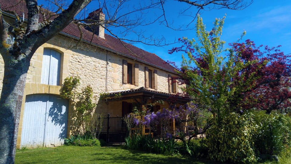 La Longere, a beautiful limestone cottage close to Beynac-et-Cazenac