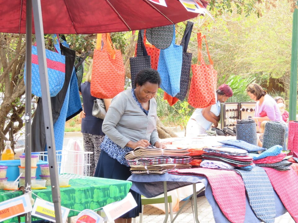 The town of Hoedspruit is just a few minutes away.