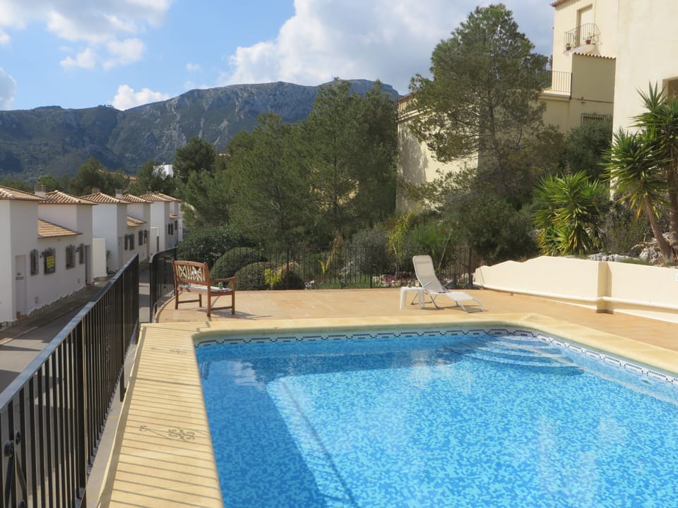 Shared pool - suitable distance from villas