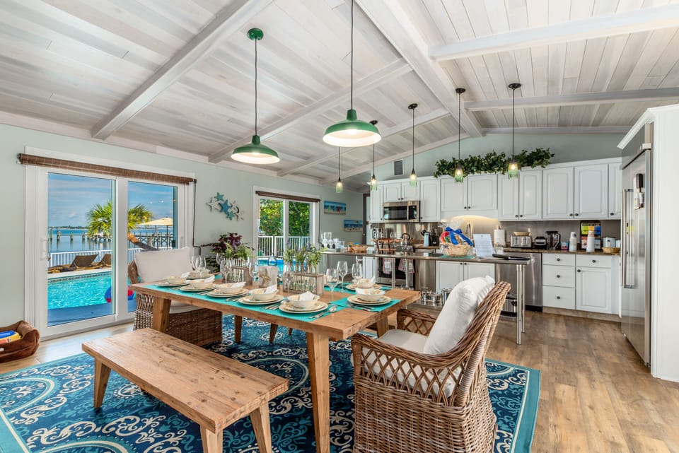 Aquatopia North: Dining room with riverfront views
