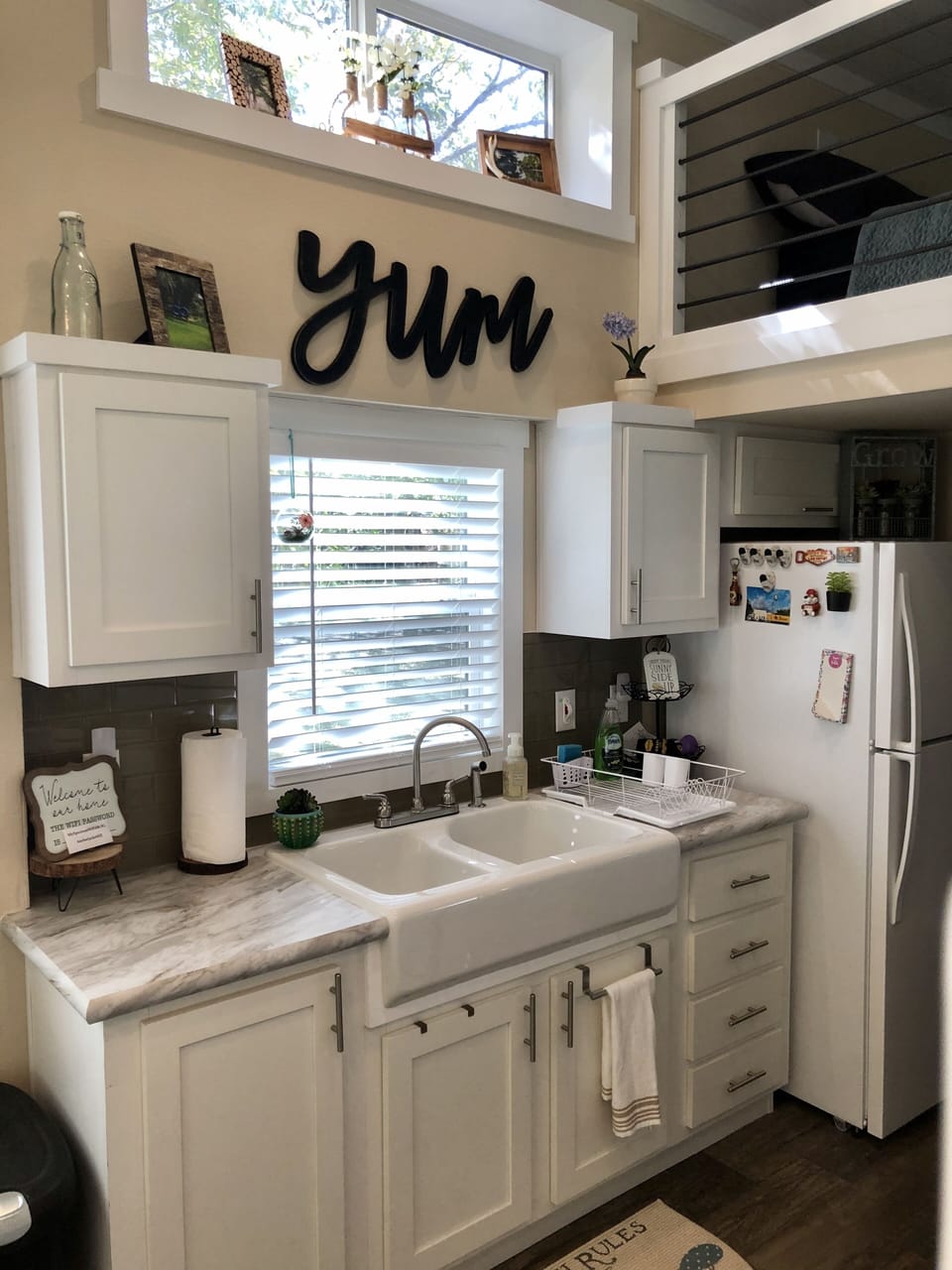 Kitchen fully equipped.