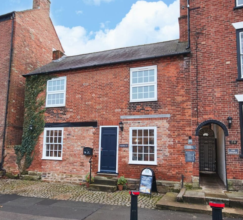 Beautiful setting within walking distance from all village amenities