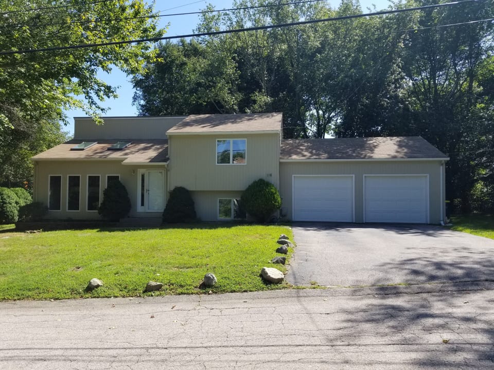 Front of the house. Raised cape. 