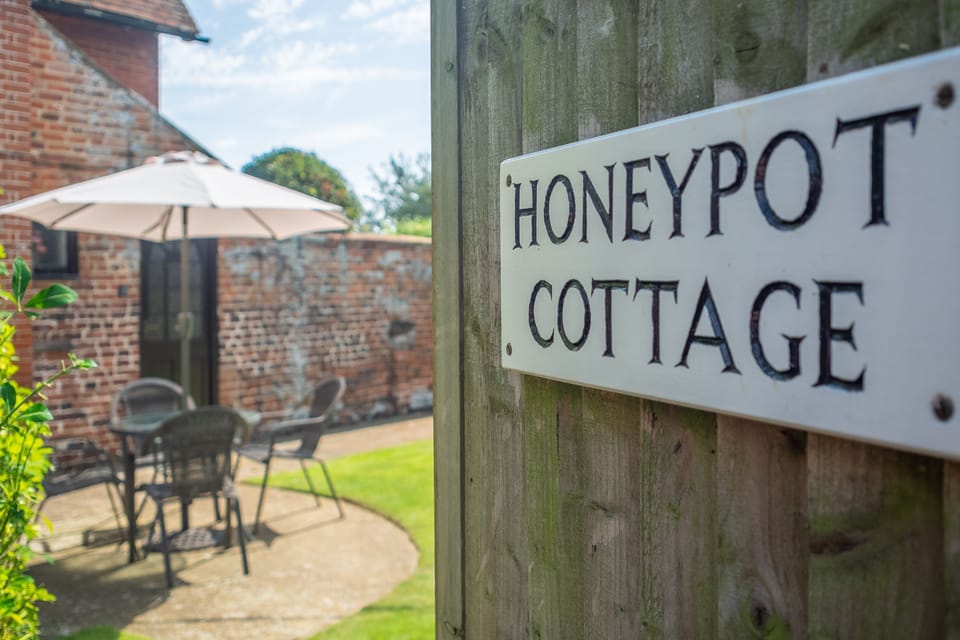 Entrance to Honeypot Cottage