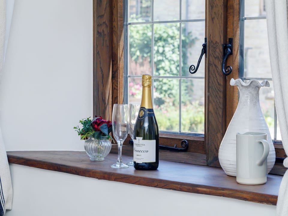 Peaceful double bedroom | Stable Cottage, Uley, near Dursley