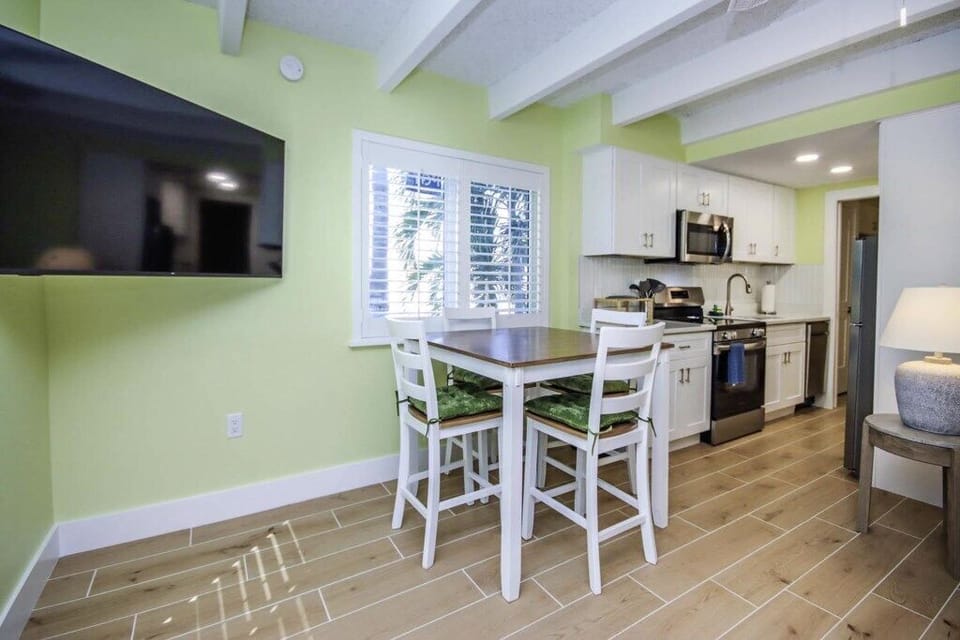 C14DiningArea