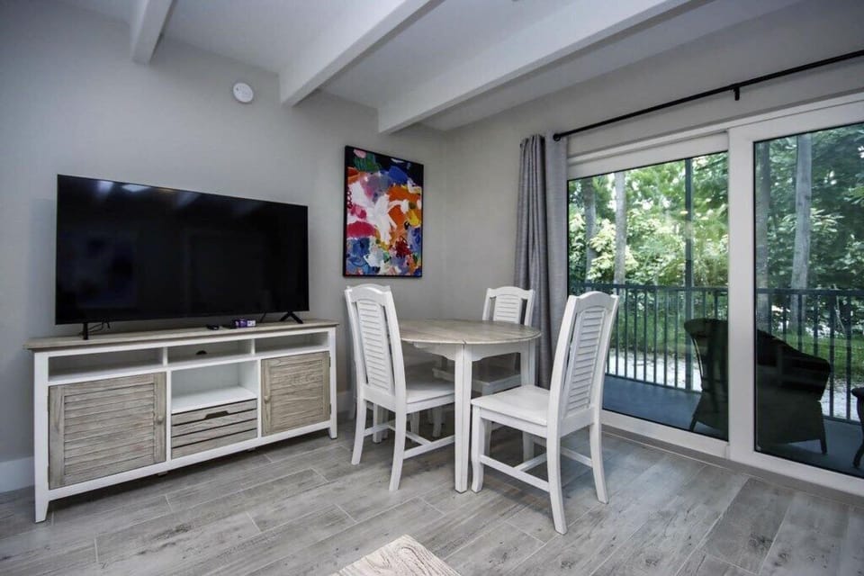 C6DiningArea