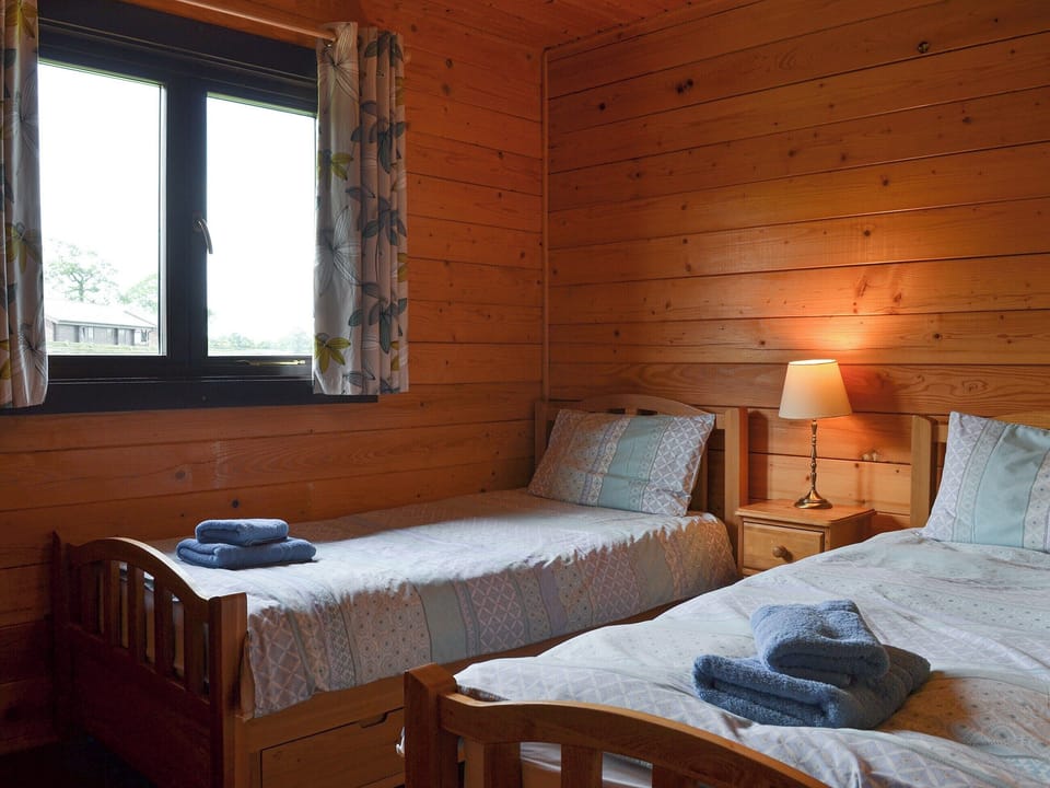 Twin bedroom | West Middlewick Farm - Churn - West Middlewick Farm , Nomansland, near Tiverton