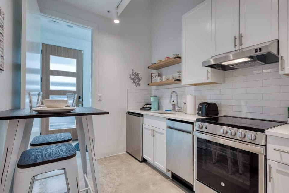 1st Floor Kitchenette and Breakfast area