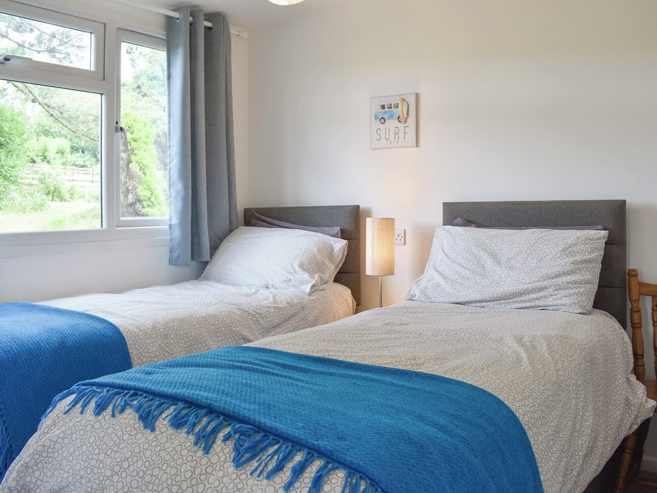 Good-sized twin bedroom | Chalet 6 - Mount Hawke Holiday Bungalows, Mount Hawke, near Redruth