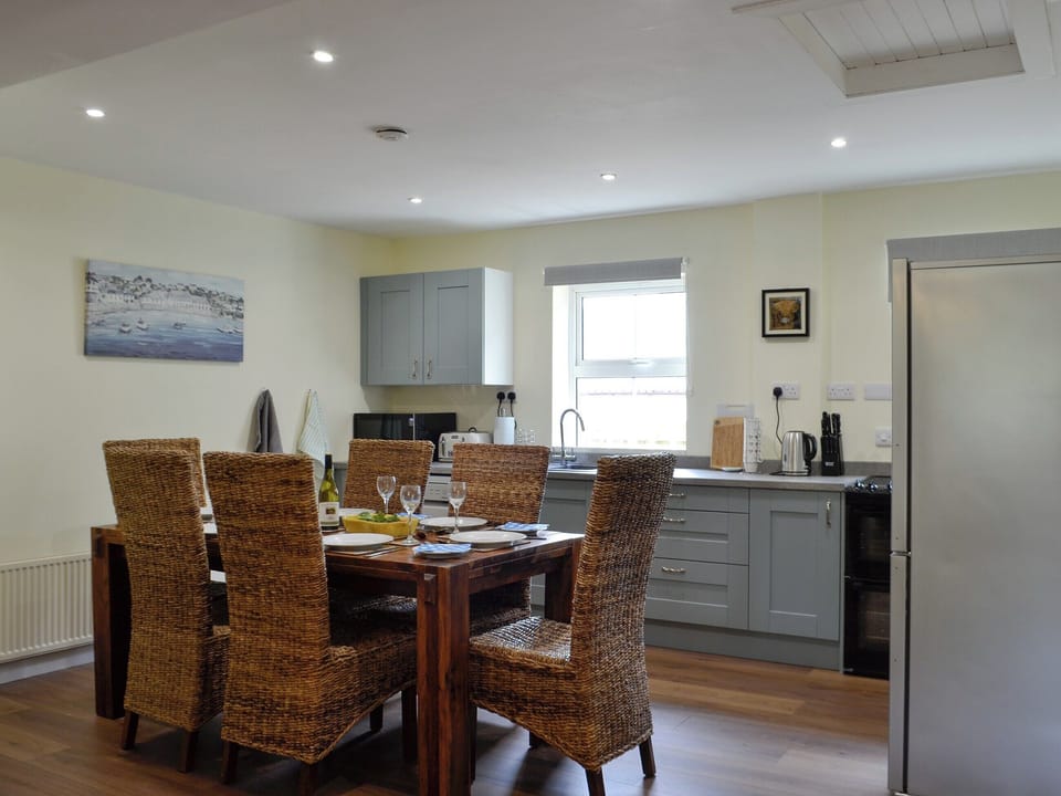 Kitchen and dining area | The Brewers Cottage - Roddenloft, Mauchline