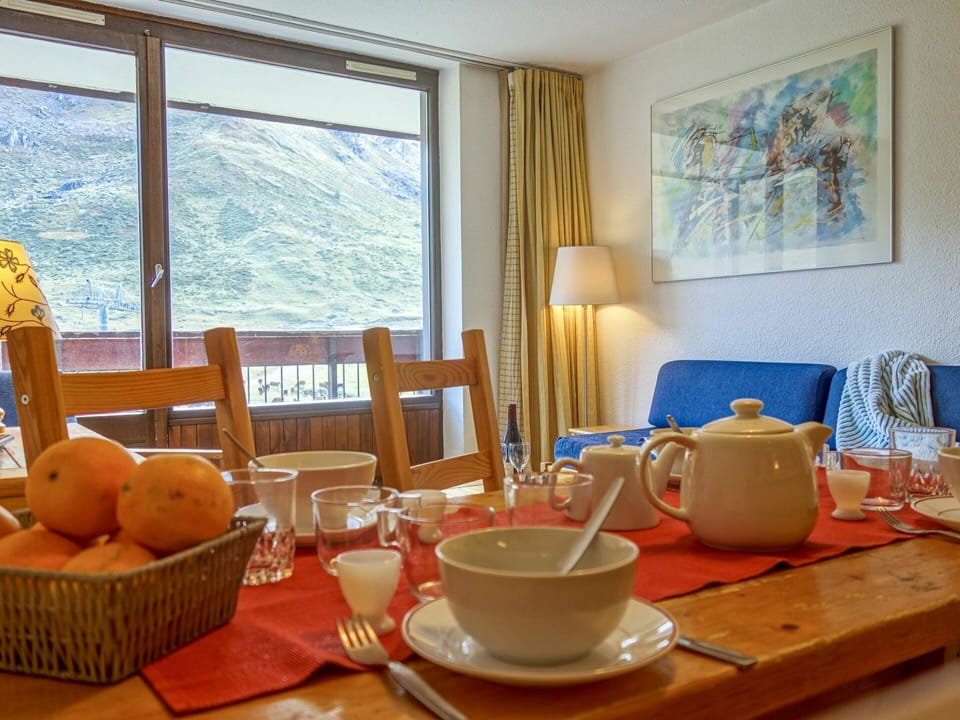 Table, Tableware, Furniture, Property, Dishware, Food, Window, Coffee Cup, Drinkware, Chair