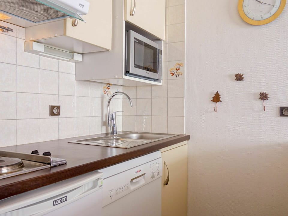 Kitchen Sink, Cabinetry, Tap, Sink, Countertop, Plumbing Fixture, White, Building, House, Kitchen Stove