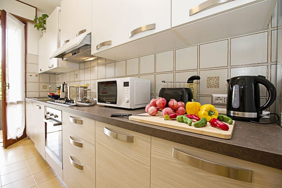 The kitchen fully equipped with dishwasher, oven and microwave