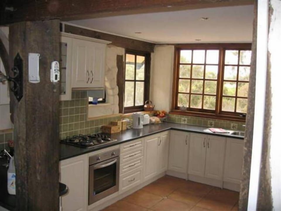 The large, well-stocked kitchen has everything needed to cook up a storm!