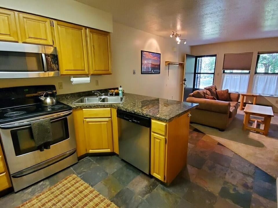 Very comfortable and modern mountain theme living space. 