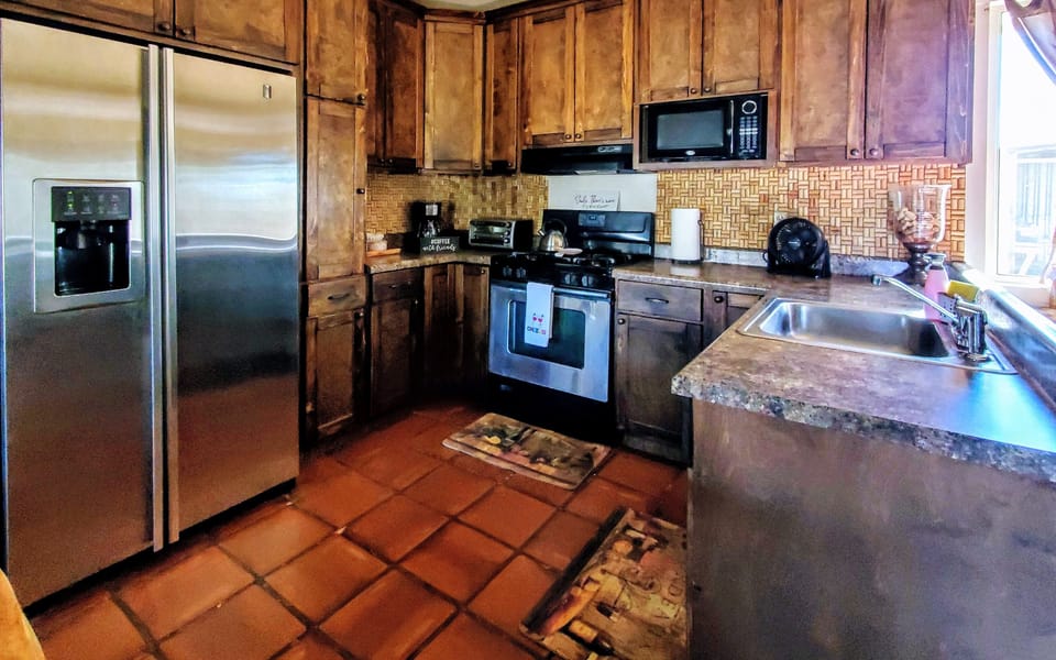 Fully equipped kitchen.