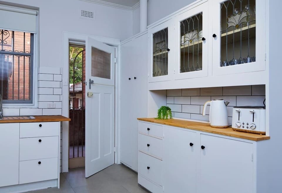 30 minutes to the city and a km from shops and restaurants on High St, Prahran