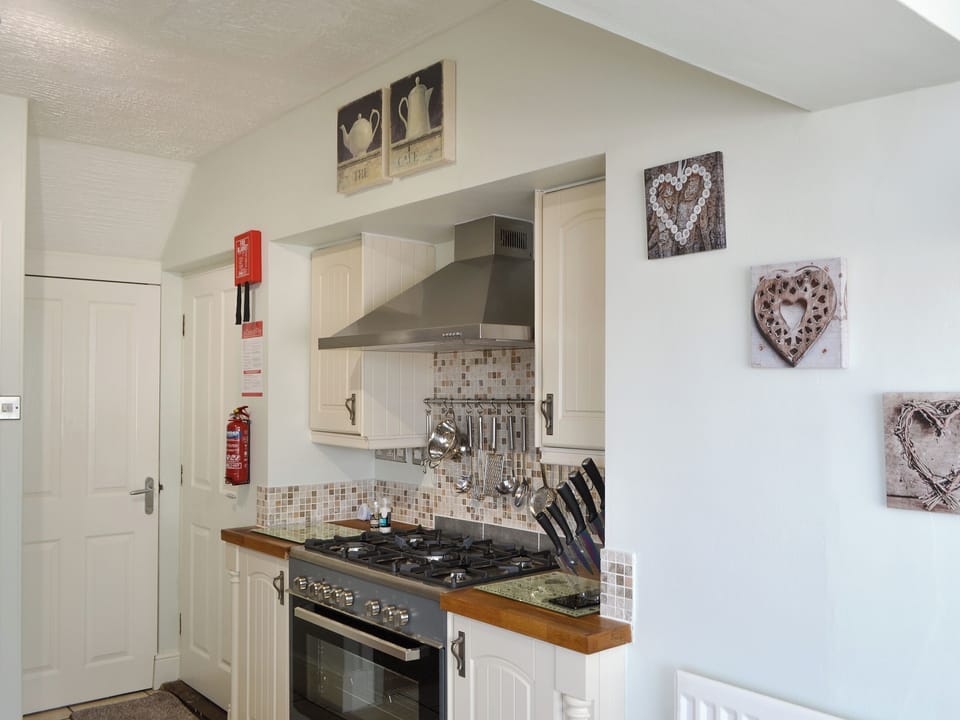 Well-equipped fitted kitchen | Wheelhouse 21, Amble