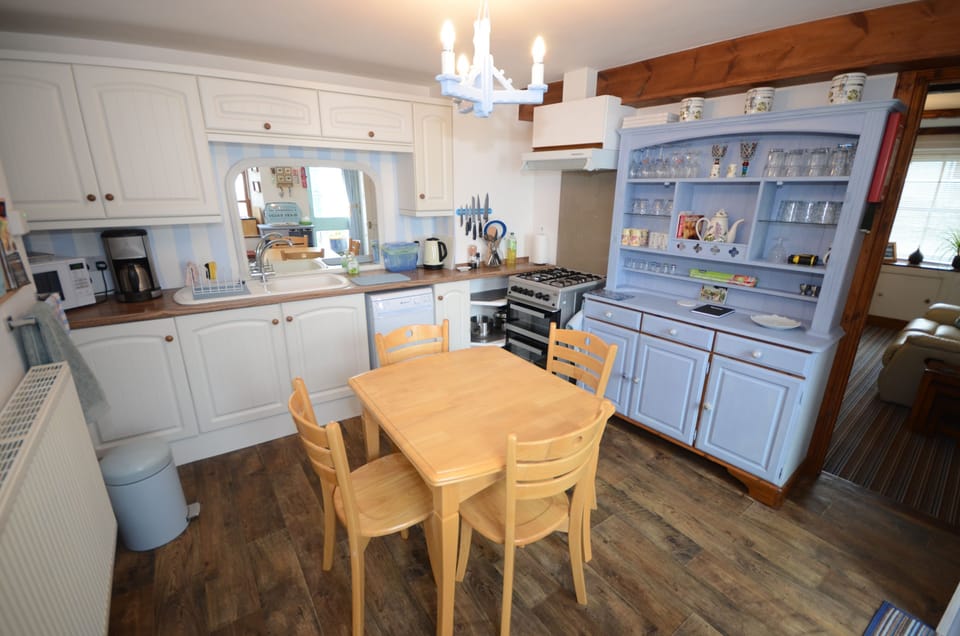 The kitchen and dining table