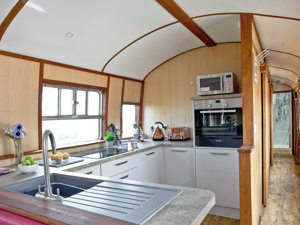 Well equipped kitchen | Brunel Boutique Railway Carriage No 3 - Brunel Boutique Railway Carriages, Dawlish Warren