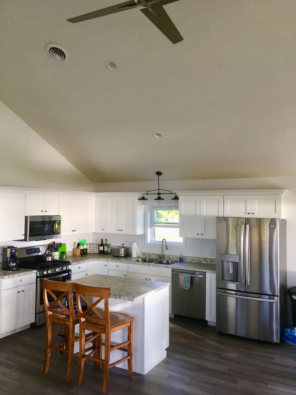 Beautiful brand new kitchen with island