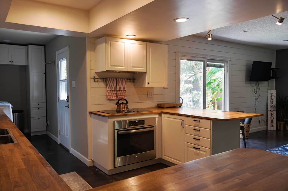 BACK BREAKFAST BAR