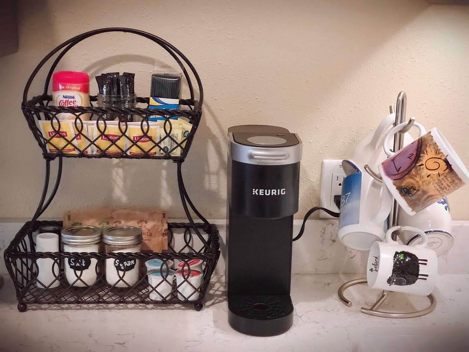 Breakfast corner: Tea, coffee, oatmeal, spices, etc.