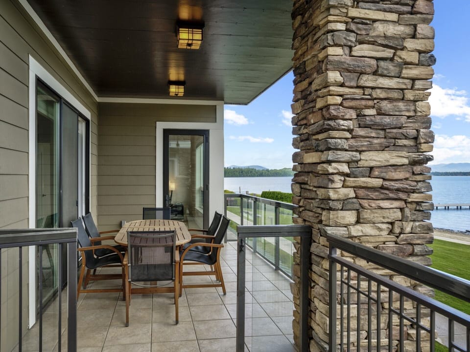 Condo 131 - Private Balcony Gate