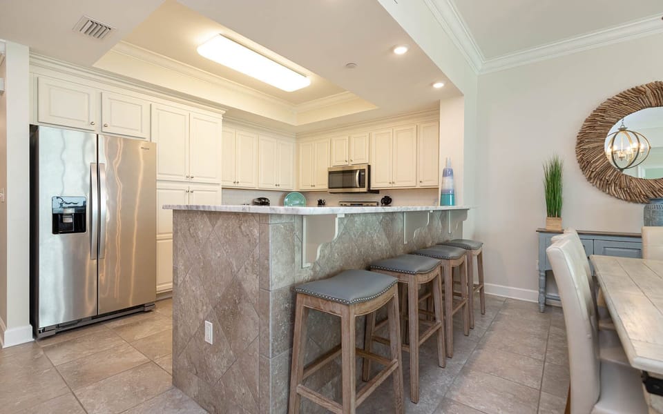 Sip your morning coffee at the breakfast bar and get ready for a beach day in this stylish space