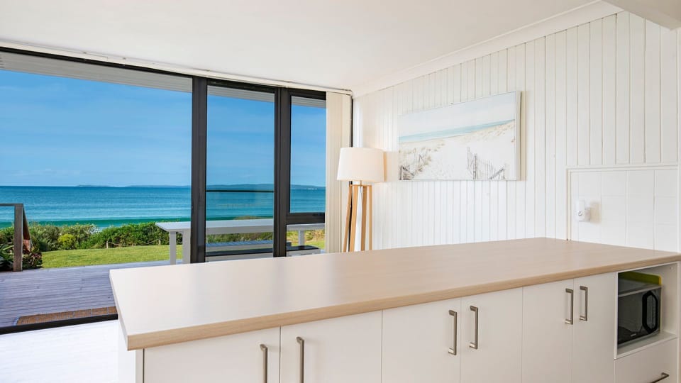 Amazing views, Fantastic chef's kitchen for preparing gourmet meals, Amazing beachfront at your doorstep