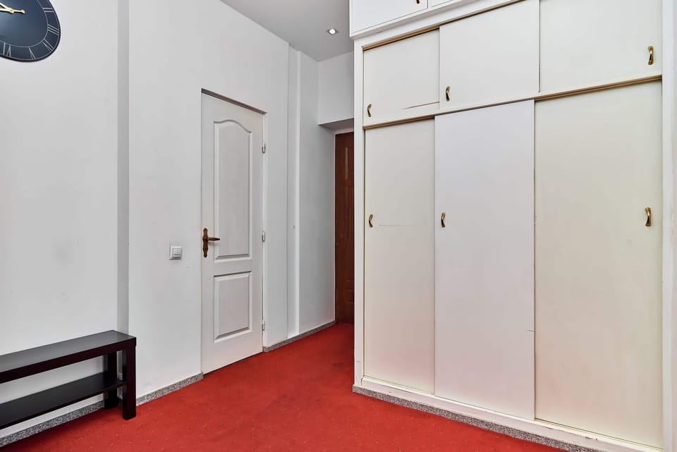 Practical space for storing the guests' clothes, shoes or handy trinkets needed during the trip.