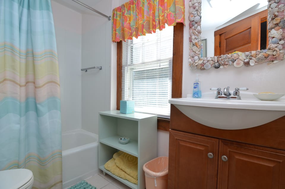 1st Fl Bath