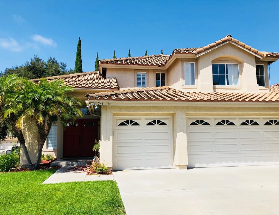 Large & Spacious 4BR & 3BA - sleeps 6-8!