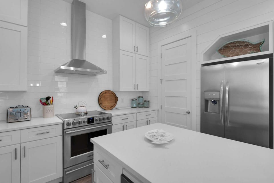 Large kitchen island for the "chef" of the group!