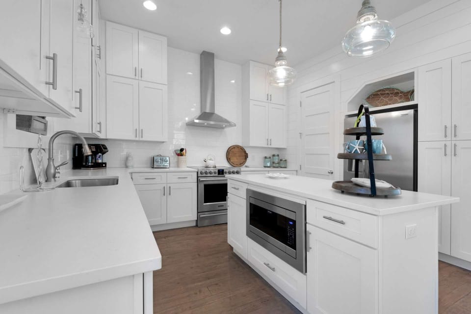 Fully stocked kitchen for all your cooking needs!