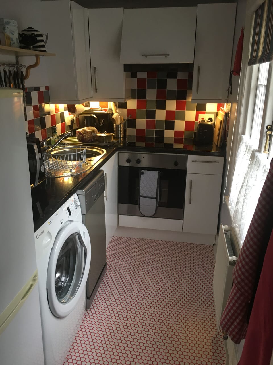 Fully equipped kitchen with oven/hob, washing machine , dishwasher, microwave.