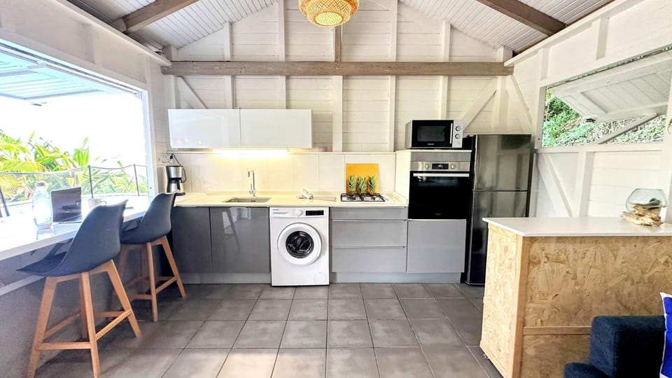 Fully equipped kitchen, opening onto living room