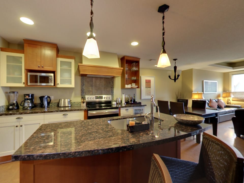 Fully Stocked Kitchen. Gorgeous granite, Stnls. Appliances, & Wine Fridge. 