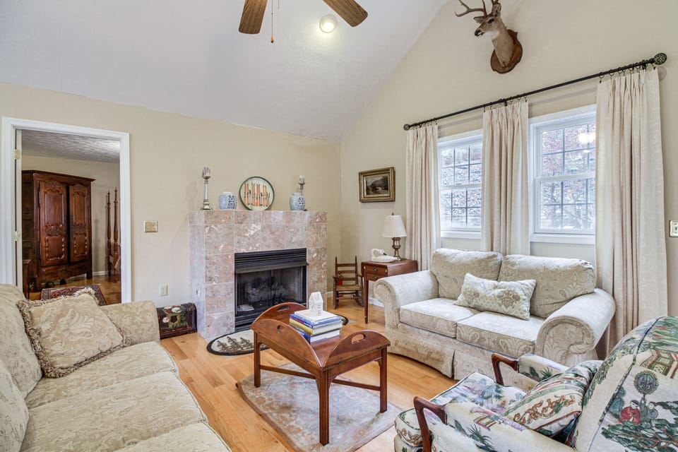 McGaheysville Vacation Rental | 5BR | 4BA | 3,400 Sq Ft | Stairs Required