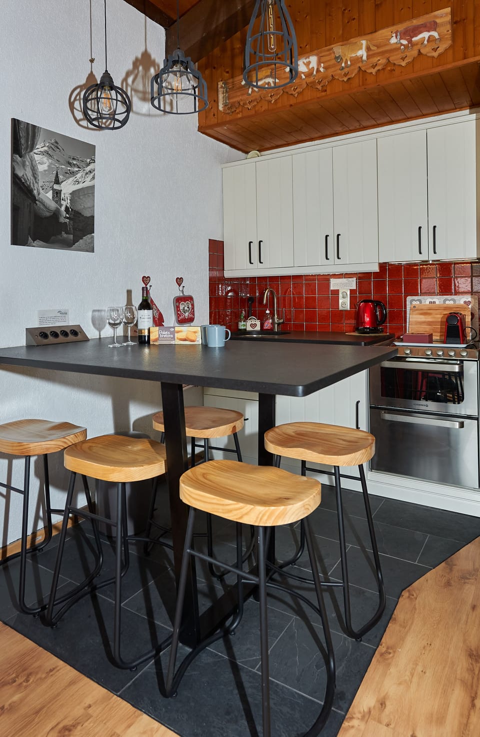 Eating bar with stools