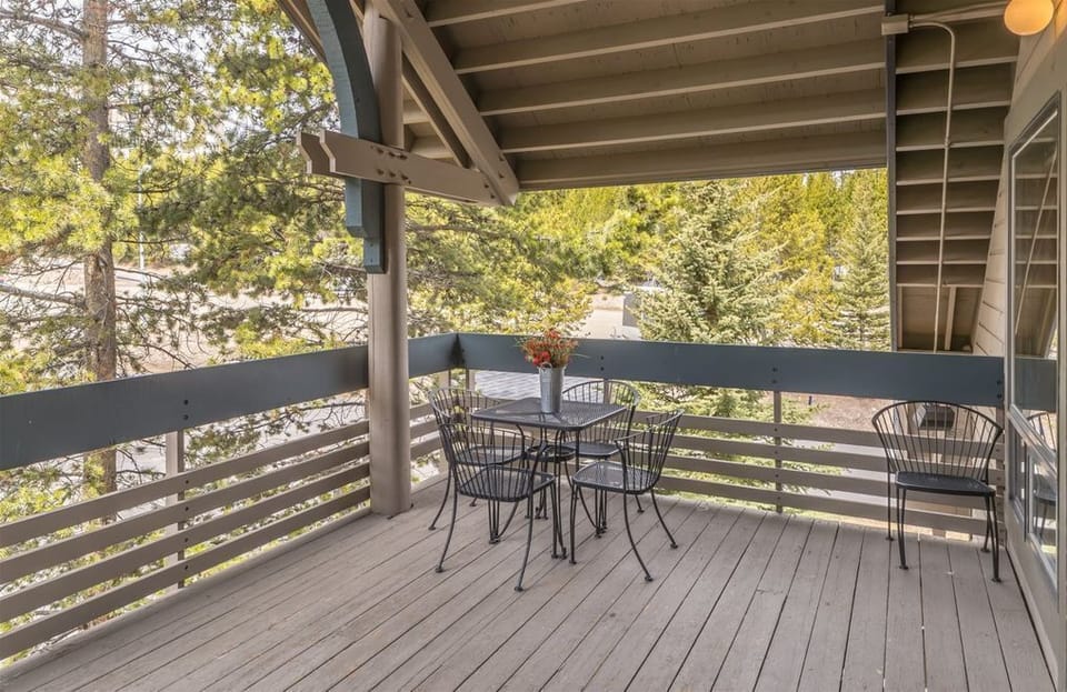 Enjoy the spacious balcony | Exterior