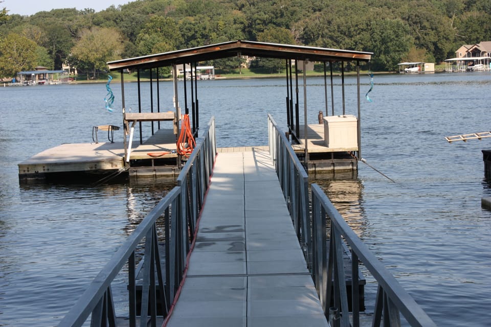Nice 28 ft slip and swim platform