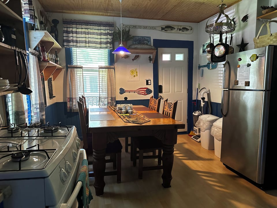 Full Kitchen, gas oven, 4 slice toaster, microwave