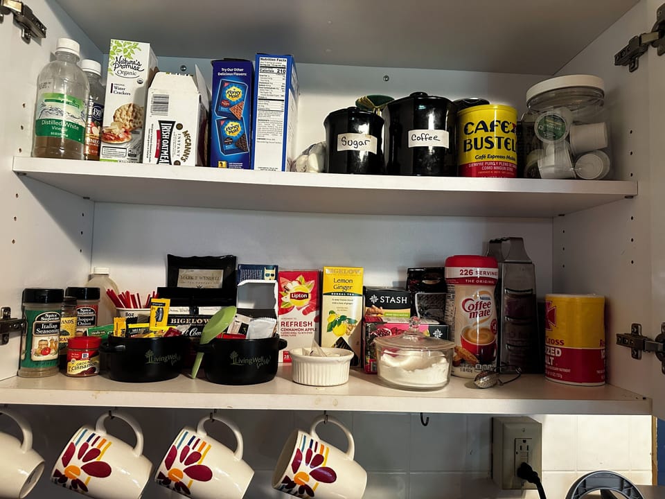 Many teas, spices