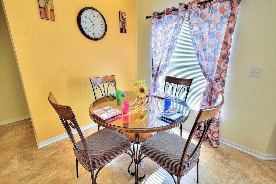 Breakfast in the sunny nook?